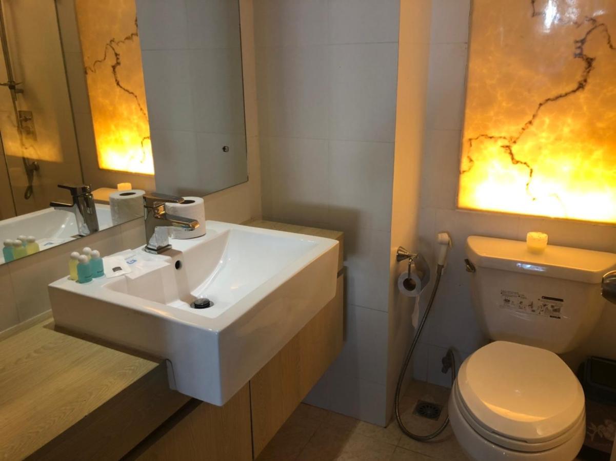 Atlantis Condo Resort Jomtien Exteriör bild