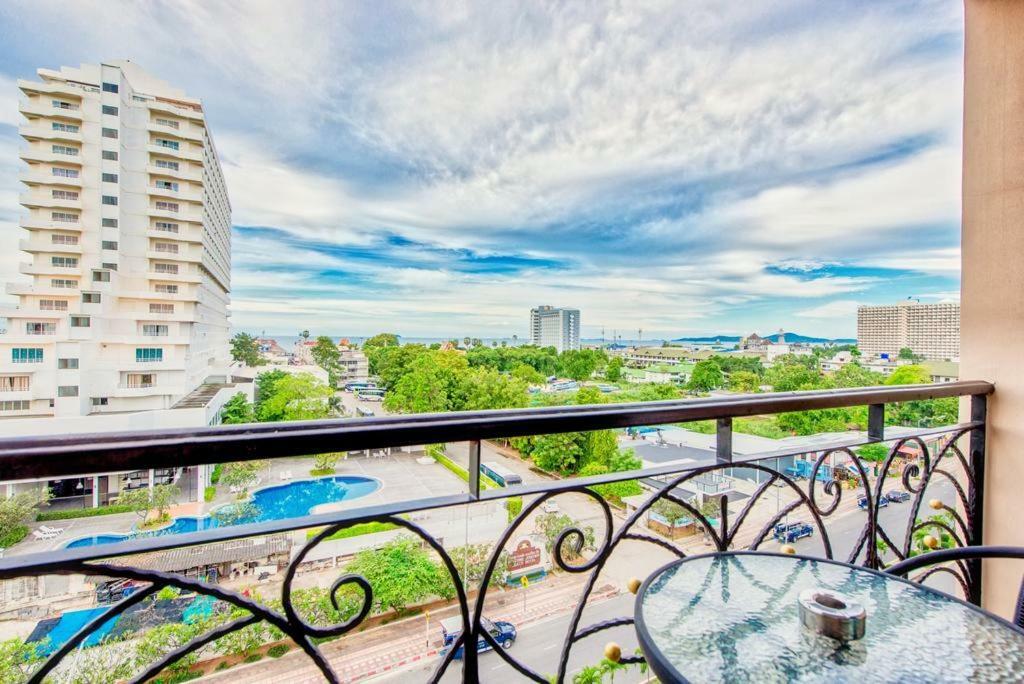 Atlantis Condo Resort Jomtien Exteriör bild